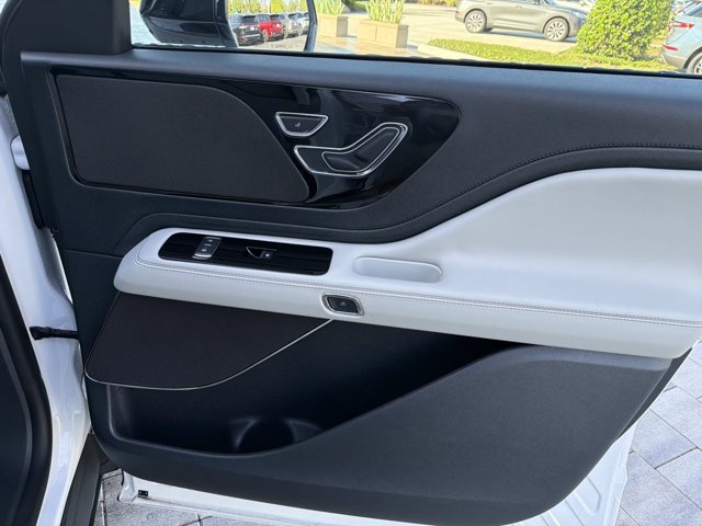 New 2026 Lincoln Aviator 2WD image 17