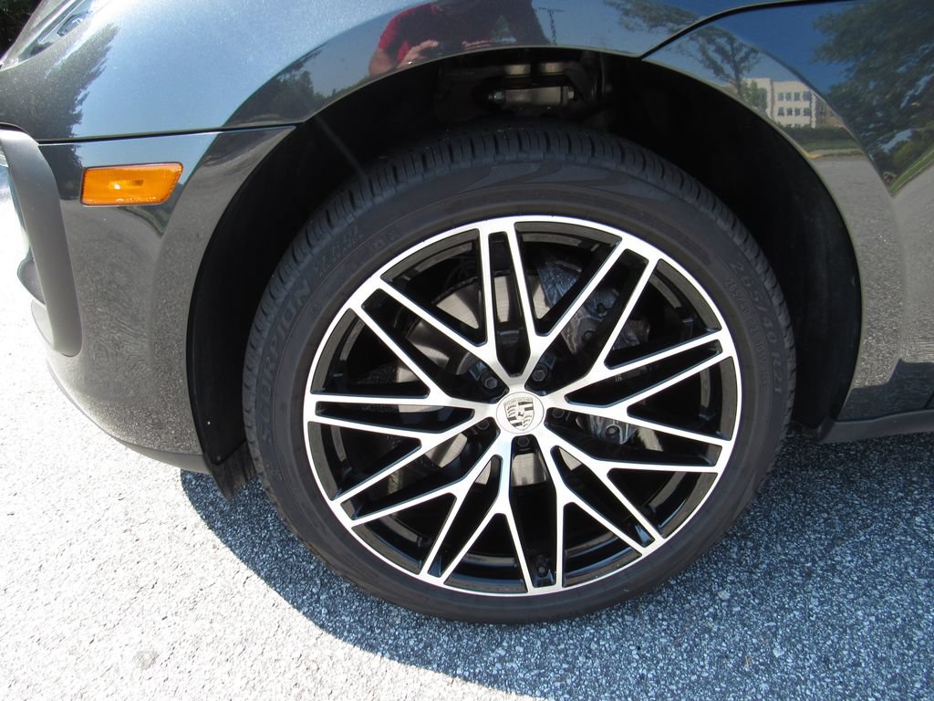Certified 2026 Porsche Macan AWD/4WD image 22