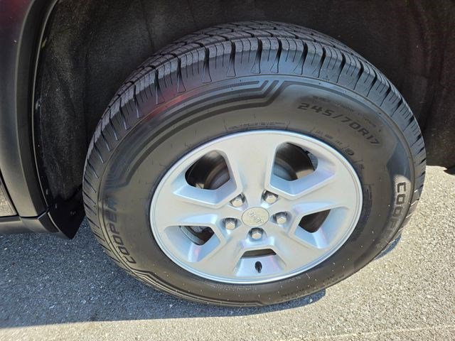 Used 2014 Jeep Grand Cherokee Laredo w/ Quick Order Package 23E image 26