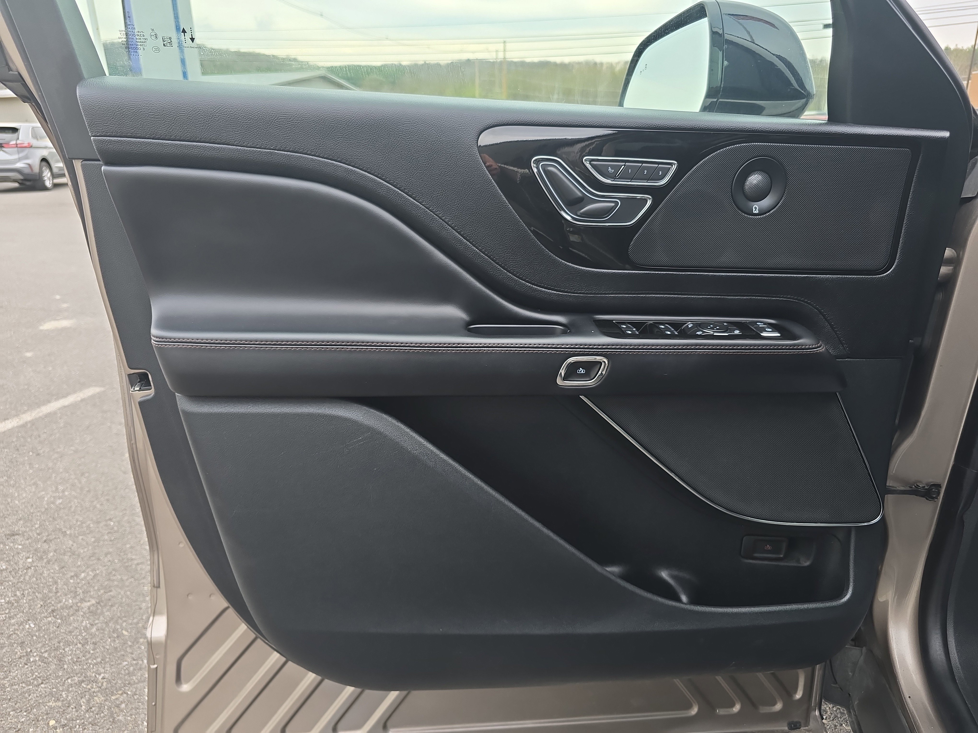 Used 2021 Lincoln Aviator Reserve w/ Elements Package Plus AWD/4WD image 19
