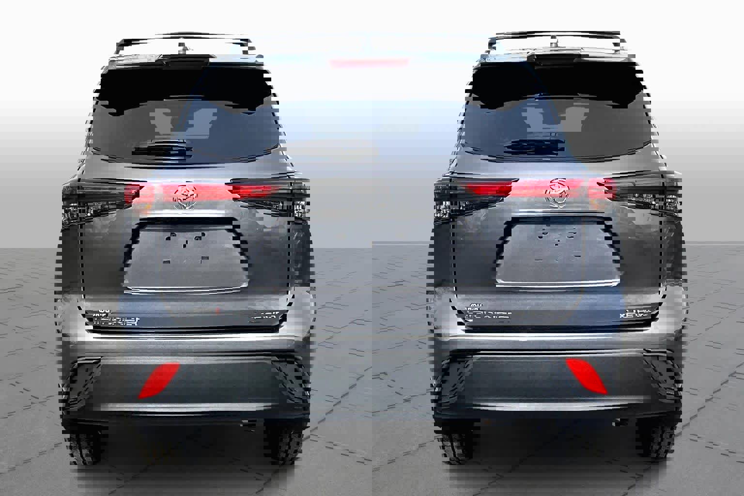 Used 2023 Toyota Highlander XLE image 5