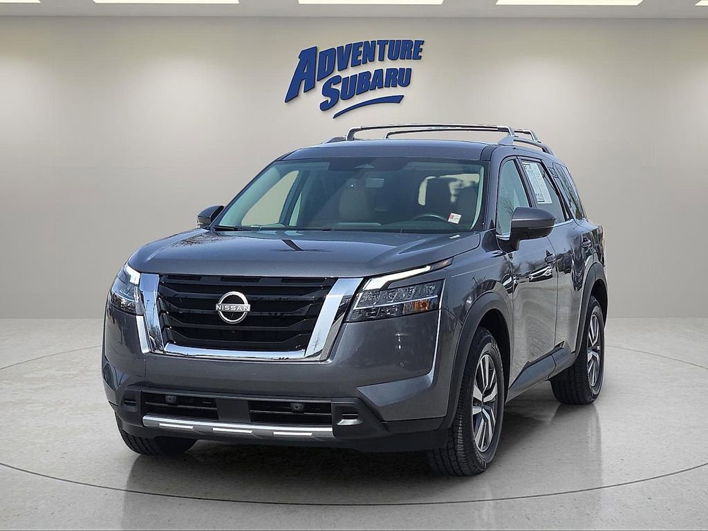 Used 2023 Nissan Pathfinder SL AWD/4WD image 2