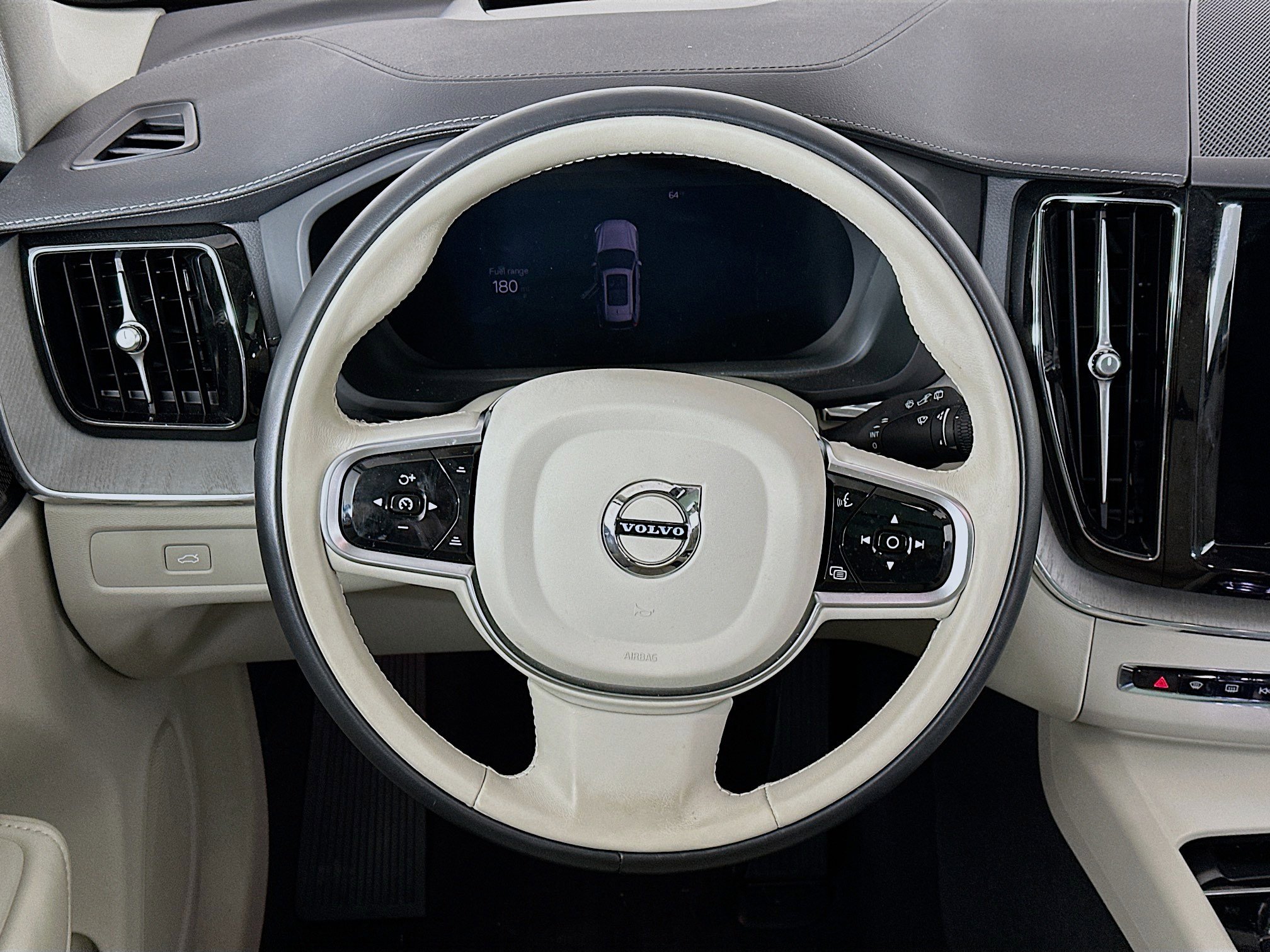 Used 2025 Volvo XC60 B5 Ultra w/ Protection Package Premier image 18