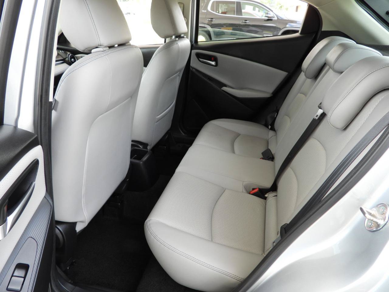 Used 2020 Toyota Yaris XLE FWD image 33