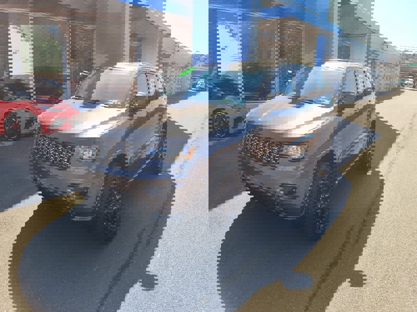 Used 2018 Jeep Grand Cherokee Altitude image 4