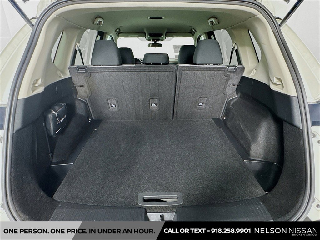 Used 2023 Nissan Rogue SV image 24