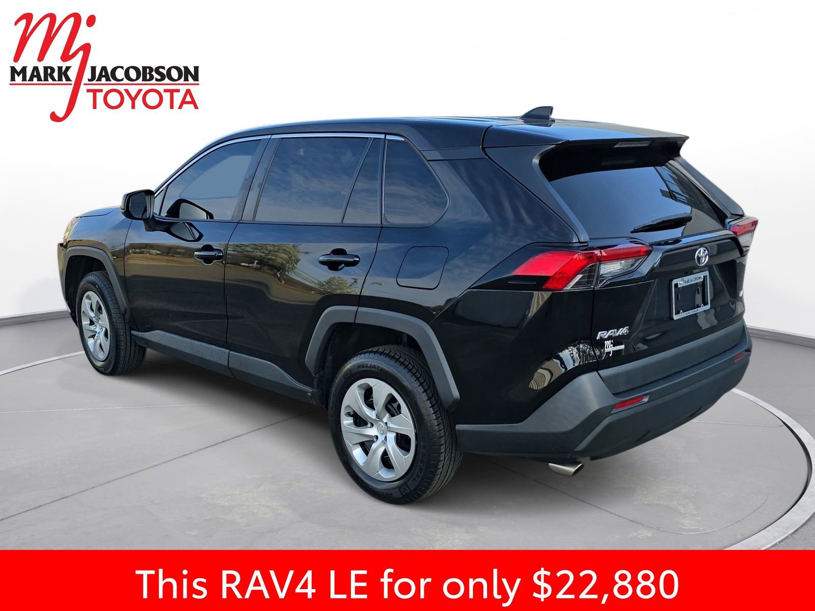 Used 2022 Toyota RAV4 LE image 12
