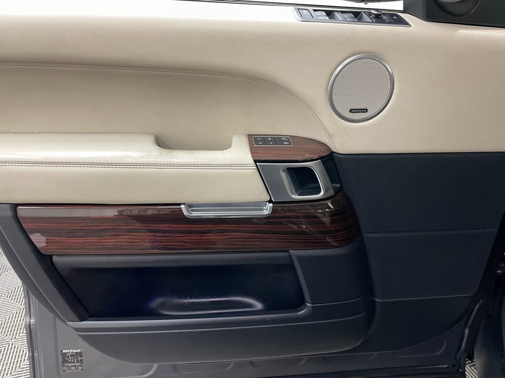 Used 2016 Land Rover Range Rover HSE image 28