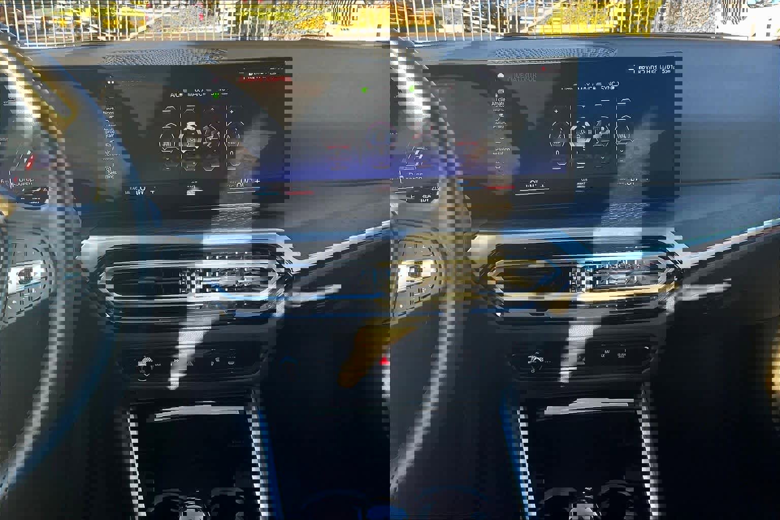 Used 2023 BMW i4 eDrive35 w/ Premium Package image 9