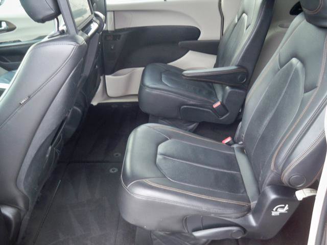 Used 2017 Chrysler Pacifica Touring-L Plus w/ Tire & Wheel Group image 6