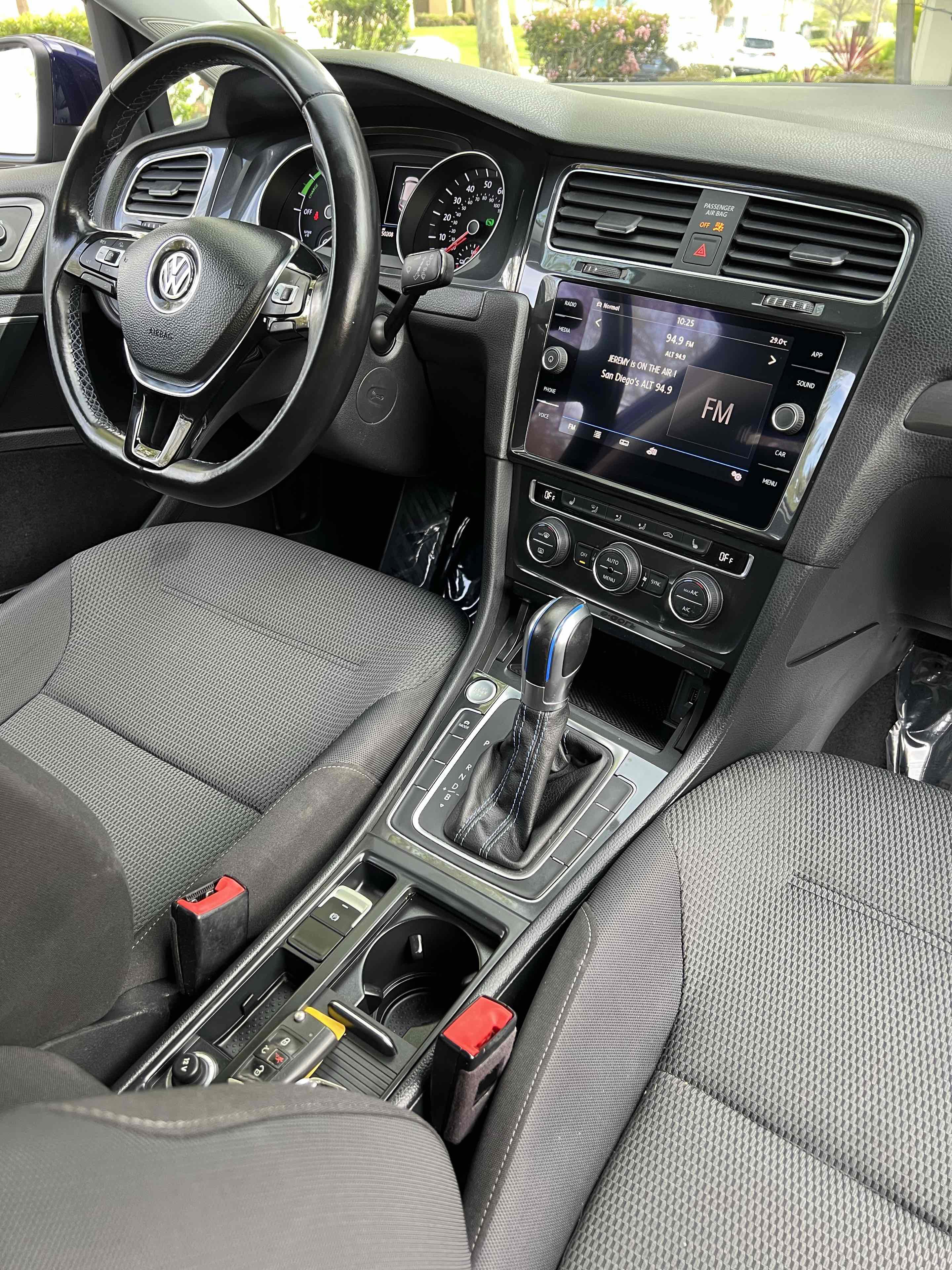 Used 2019 Volkswagen e-Golf SE w/ Driver Assistance Package image 33