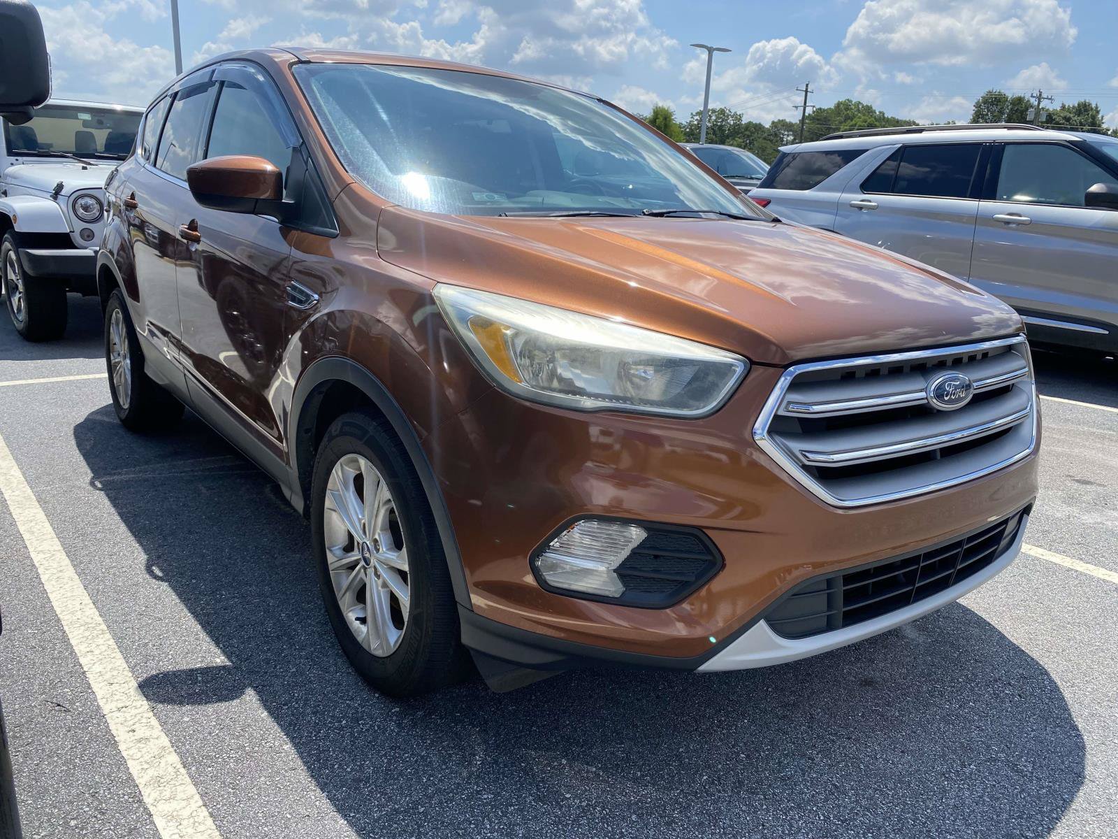 Used 2017 Ford Escape SE FWD video 1