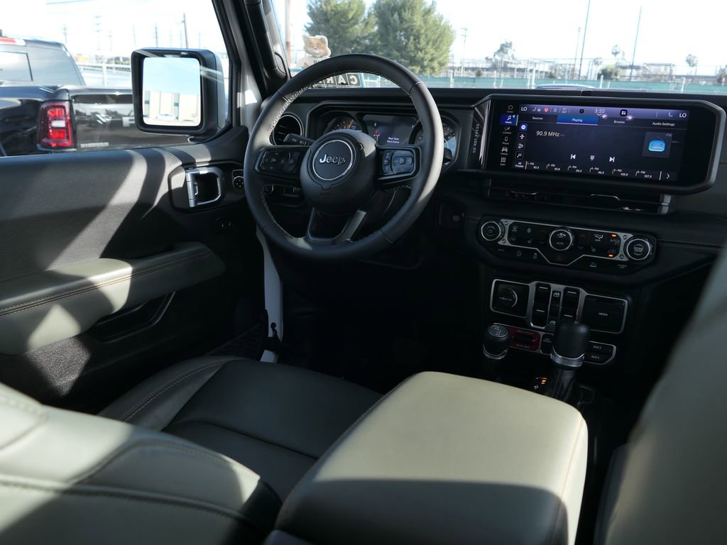 Used 2025 Jeep Gladiator Mojave w/ Convenience Group image 24