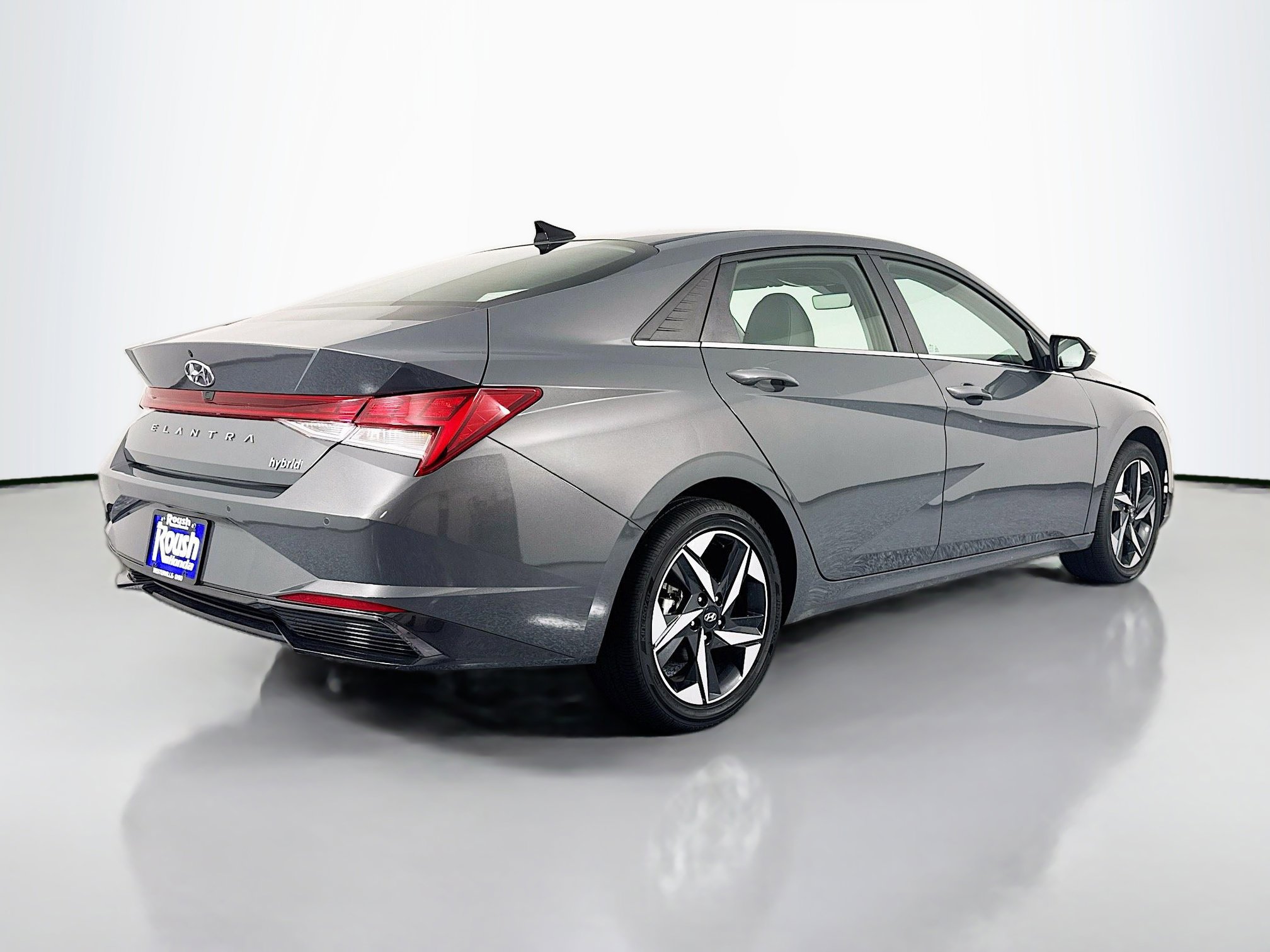 Used 2023 Hyundai Elantra Limited w/ Preferred Accessory Package FWD image 5