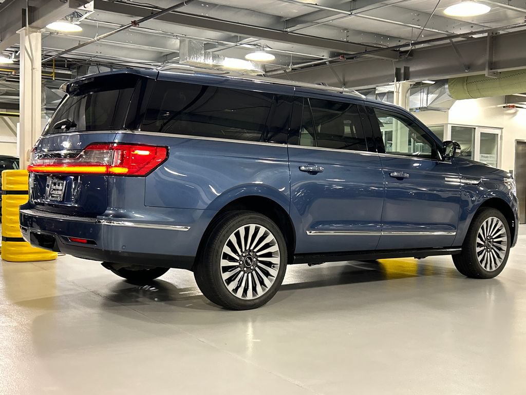 Used 2020 Lincoln Navigator L Reserve w/ Luxury Package AWD/4WD image 2
