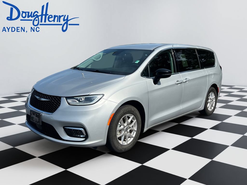 Used 2024 Chrysler Pacifica Touring-L