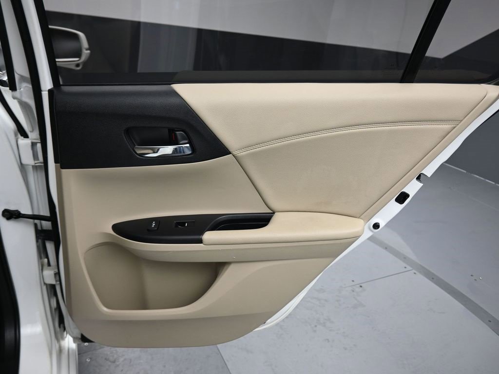 Used 2017 Honda Accord Touring image 37