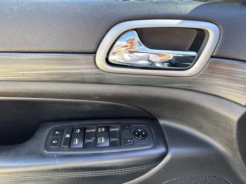 Used 2020 Jeep Grand Cherokee Altitude image 21