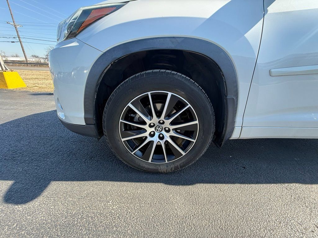 Used 2017 Toyota Highlander SE image 8