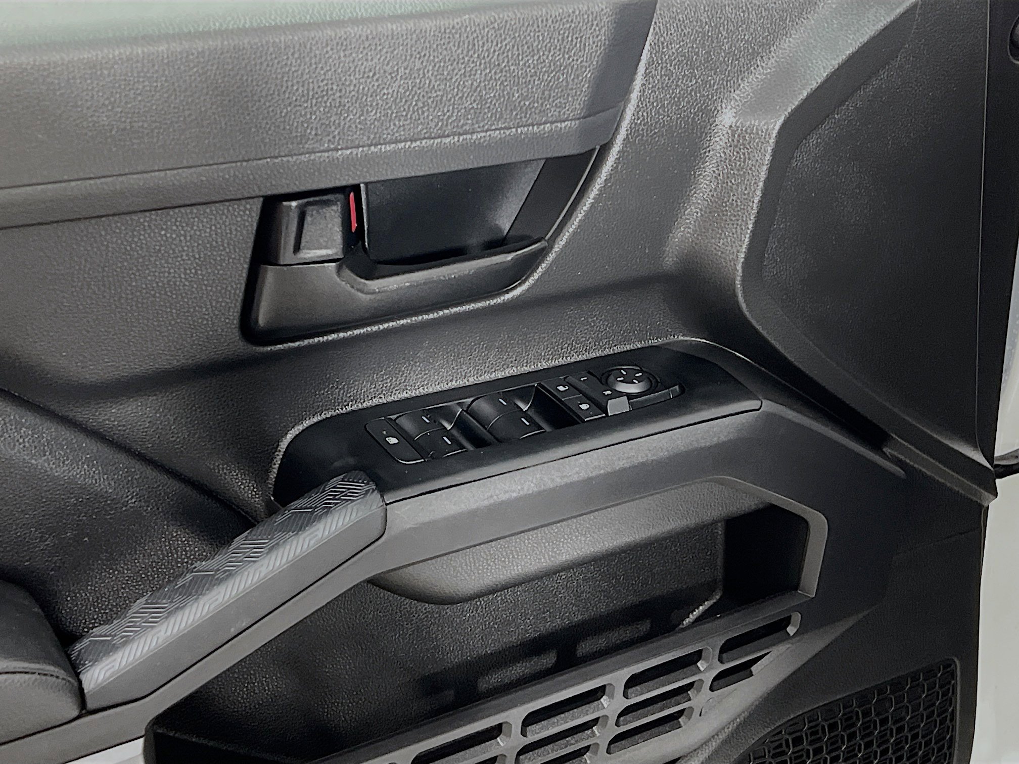 Used 2025 Toyota Tacoma SR5 image 17