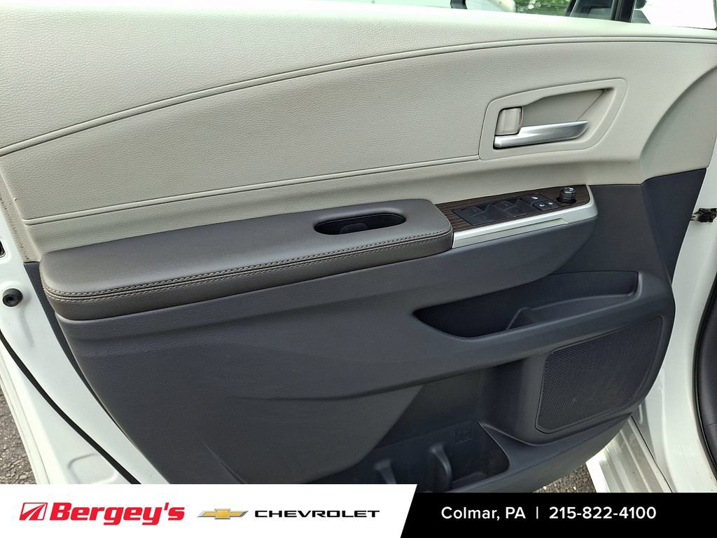 Used 2023 Toyota Sienna XLE AWD/4WD image 16