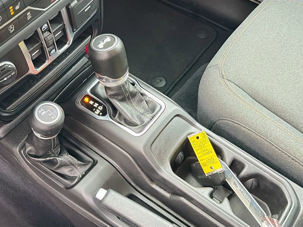 Used 2024 Jeep Wrangler Sahara image 26