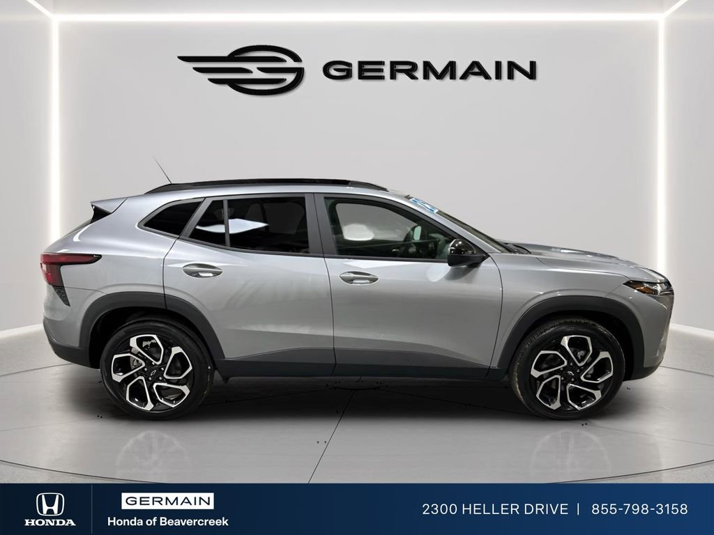 Used 2025 Chevrolet Trax RS w/ Sunroof Package FWD image 10