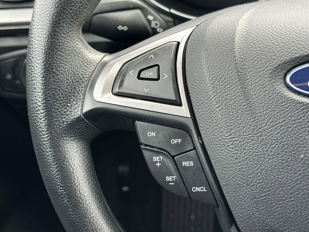 Used 2018 Ford Fusion SE image 24