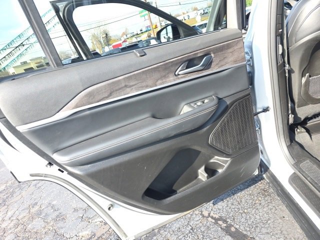 Used 2024 Jeep Grand Cherokee L Limited w/ Luxury Tech Group II image 35