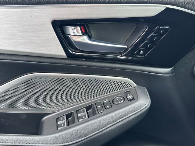 Used 2023 Acura MDX SH-AWD image 25