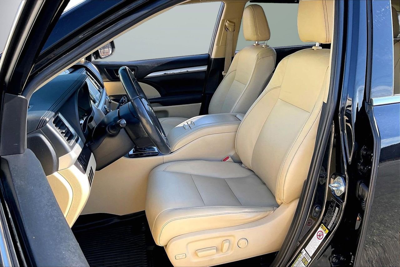 Used 2019 Toyota Highlander XLE image 22