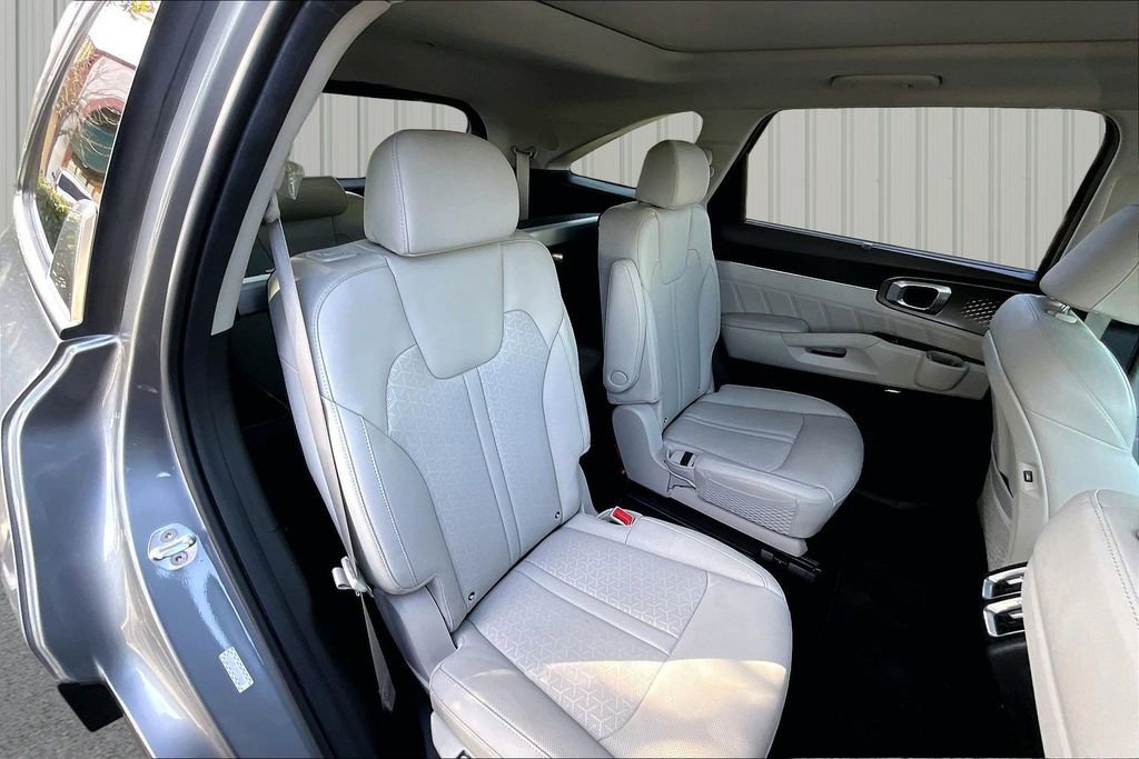 Used 2023 Kia Sorento SX Prestige w/ Panoramic Sunroof Package image 21