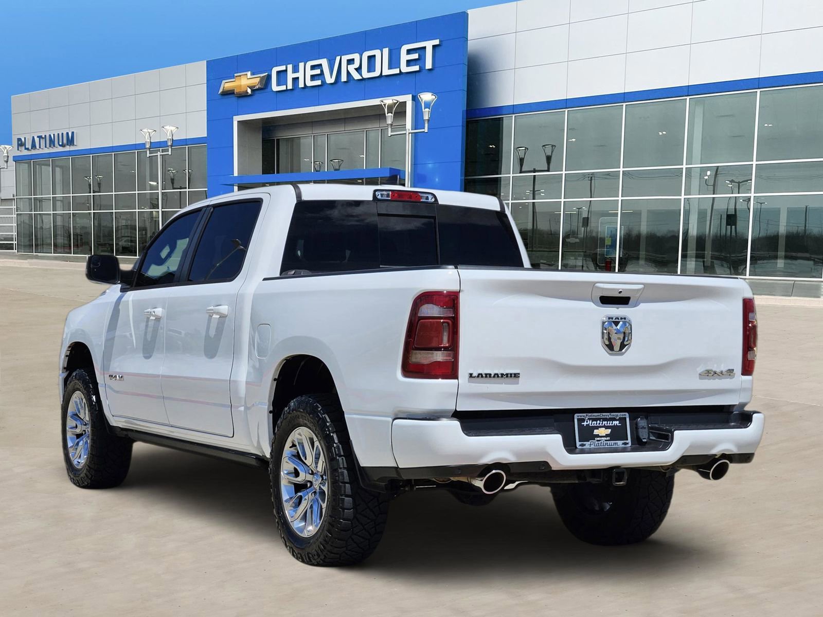 Used 2024 RAM 1500 Laramie AWD/4WD image 4