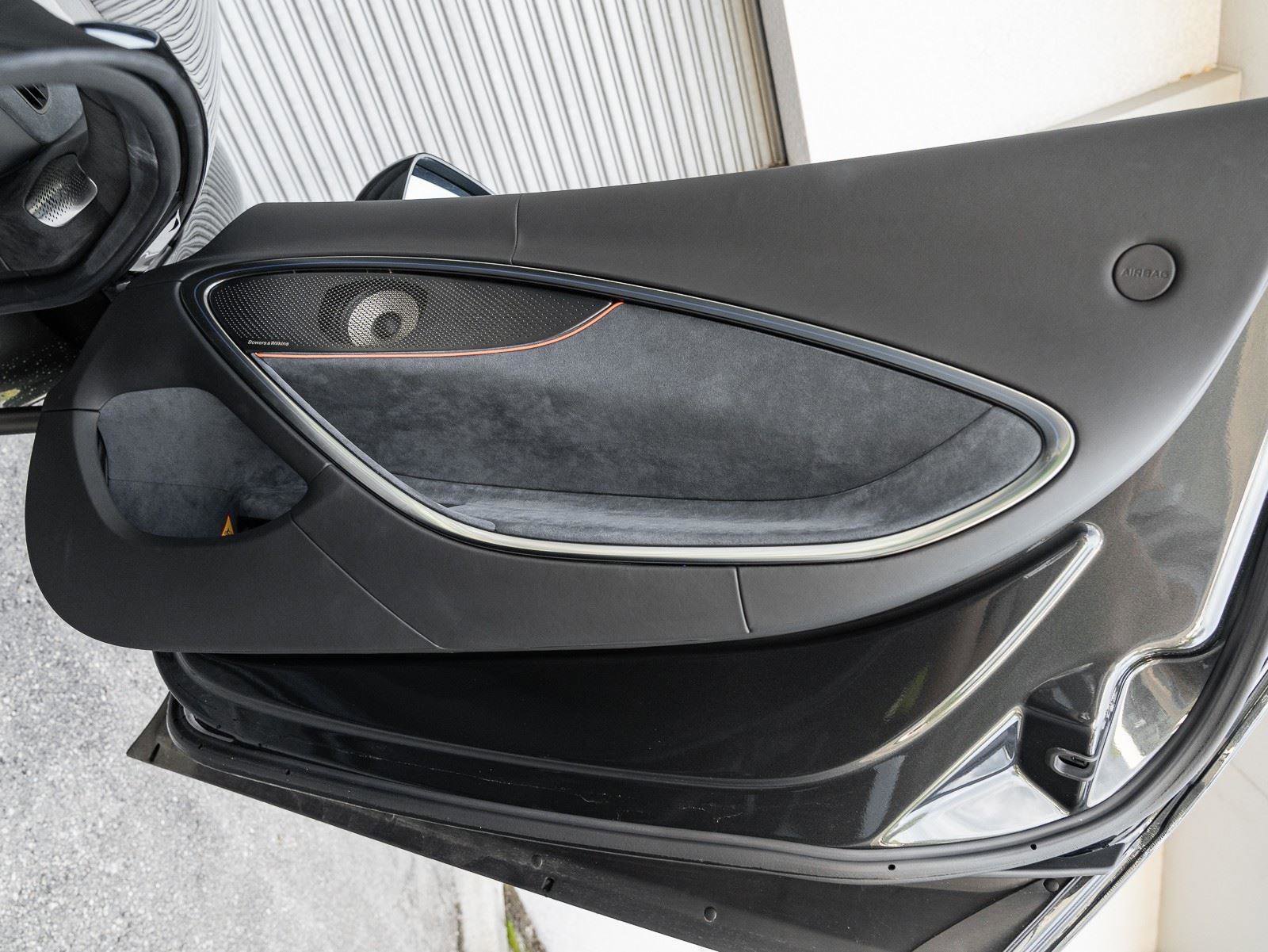 Used 2025 McLaren Artura image 44