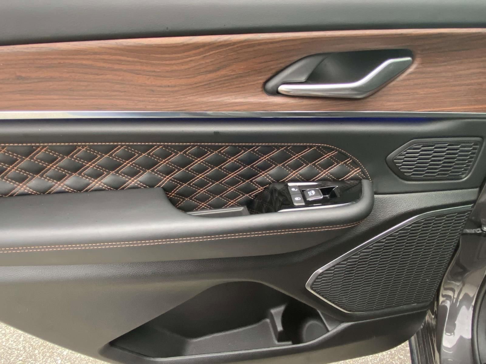 Used 2023 Jeep Grand Cherokee L Summit w/ High Altitude Package image 13