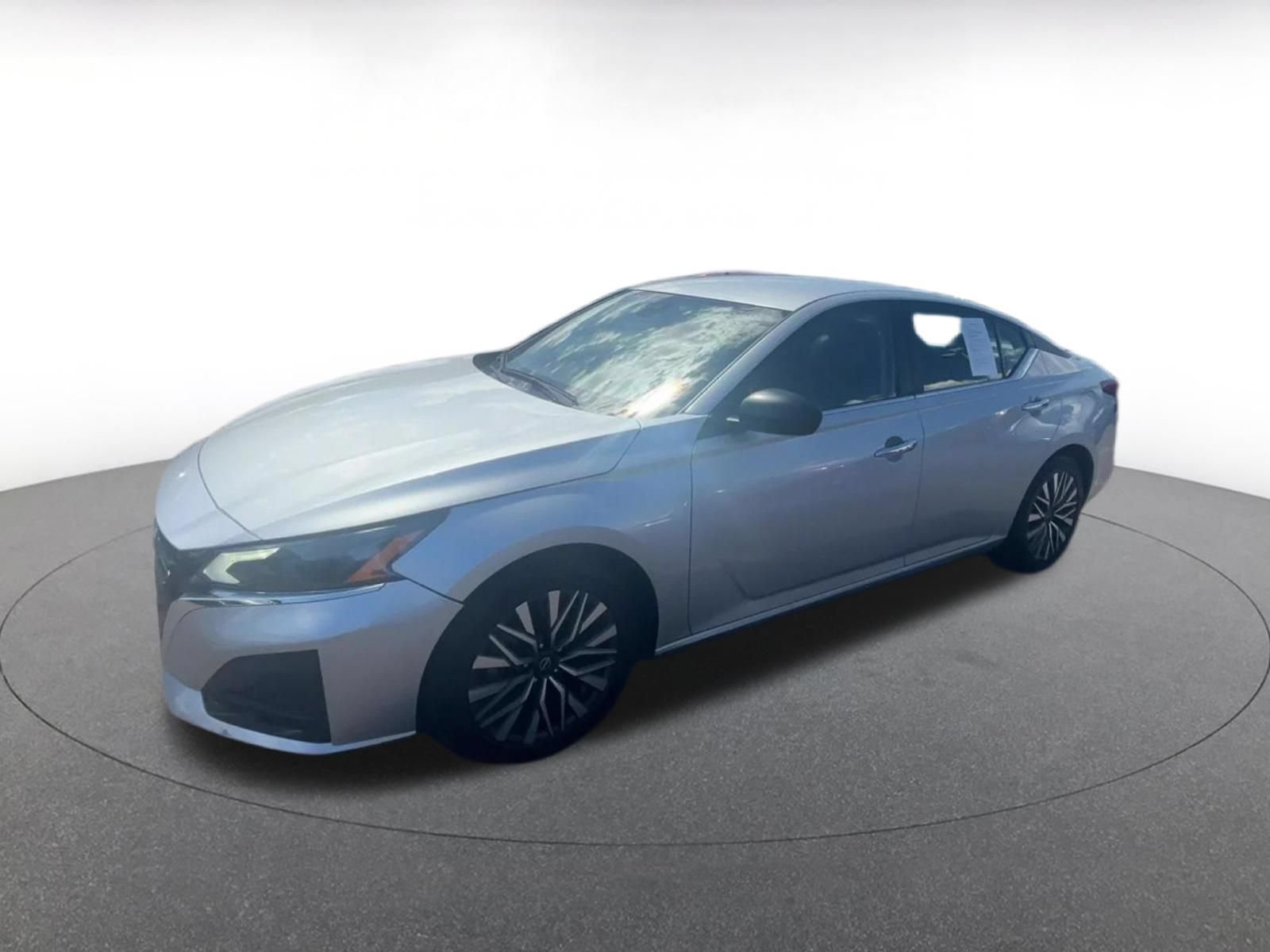 Used 2025 Nissan Altima 2.5 SV FWD image 8