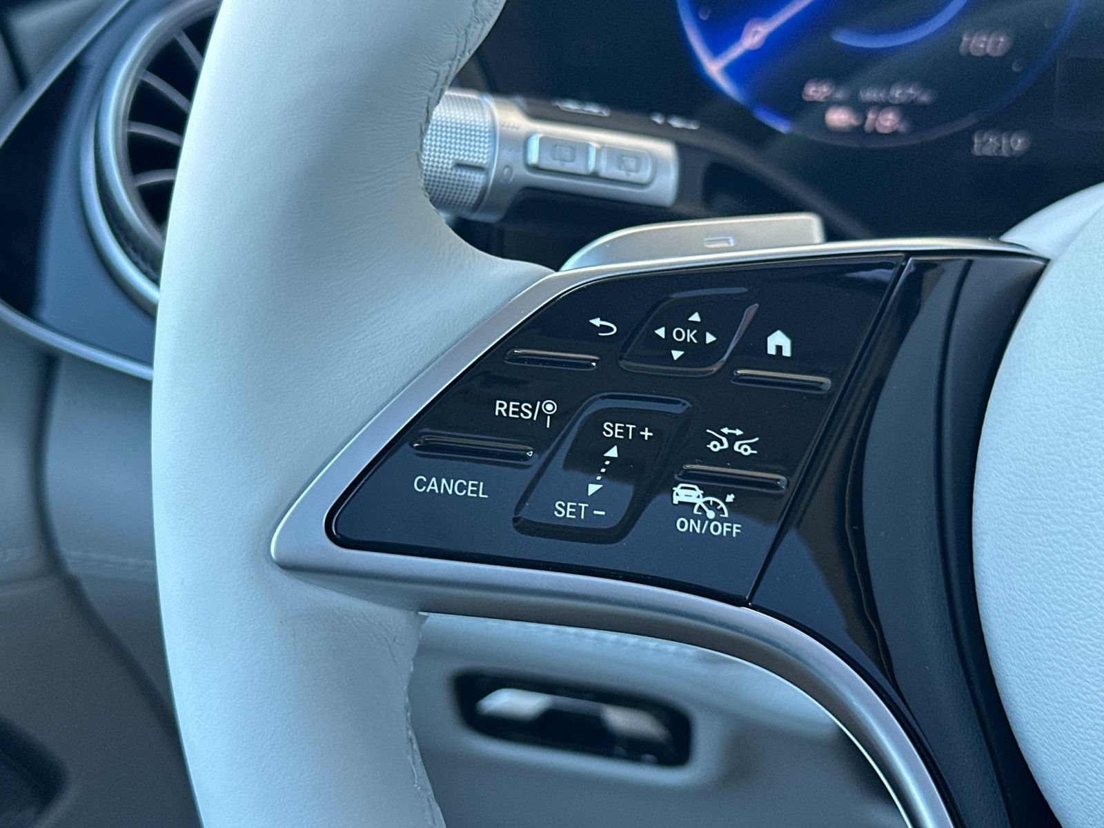New 2026 Mercedes-Benz EQS 400 4MATIC SUV image 28