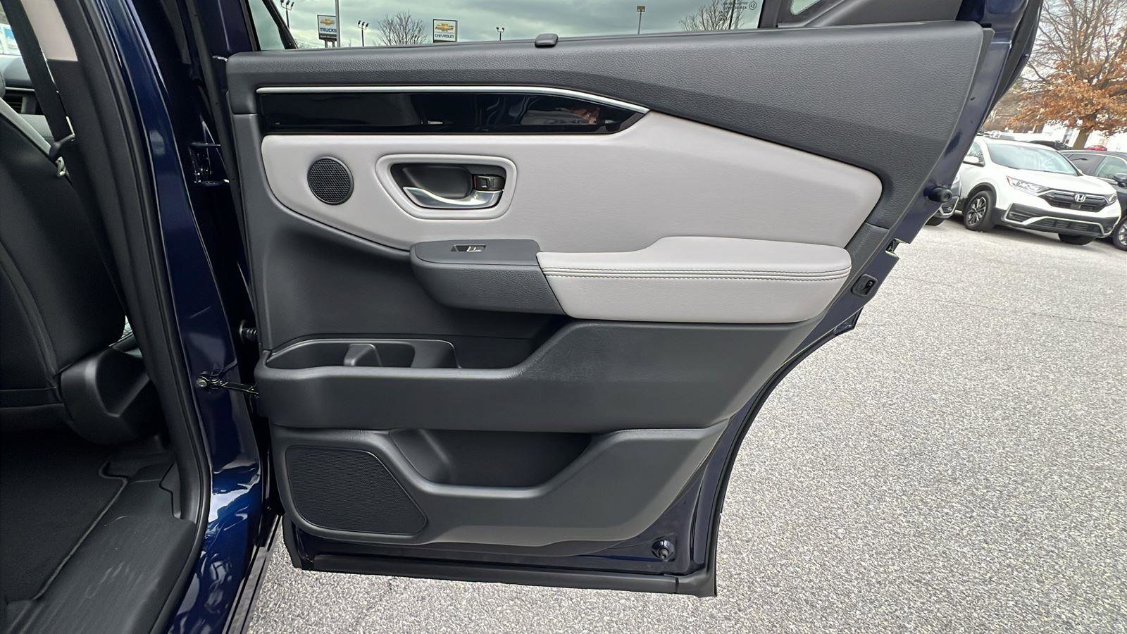 New 2025 Honda Pilot Touring image 14