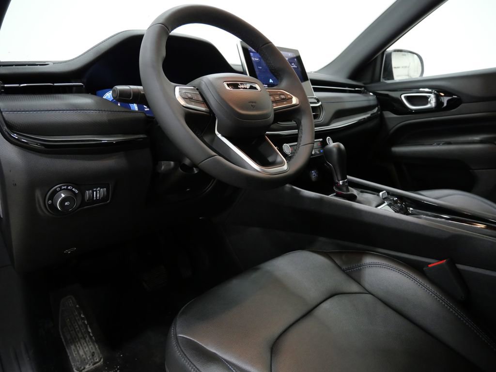 Used 2025 Jeep Compass Limited w/ High Altitude Package AWD/4WD image 12