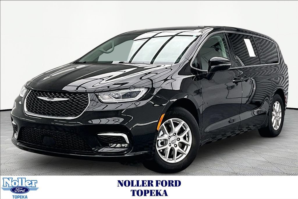 Used 2024 Chrysler Pacifica Touring-L FWD image 1