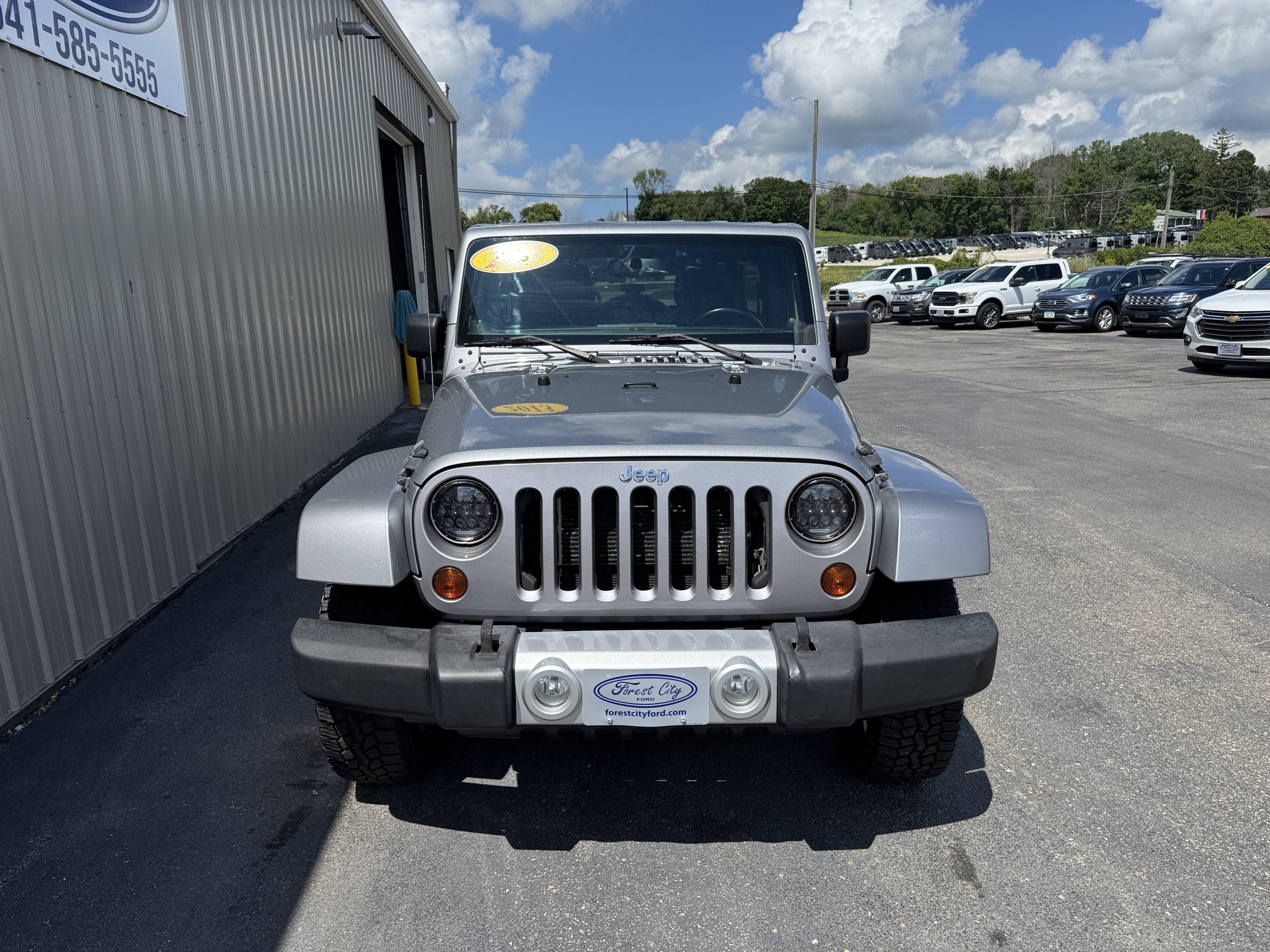 Used 2013 Jeep Wrangler Unlimited Sahara w/ Dual Top Group AWD/4WD image 3
