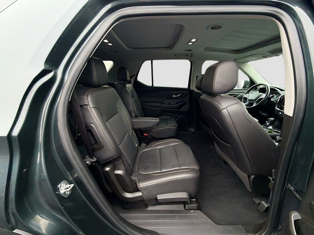 Used 2021 Chevrolet Traverse RS image 25