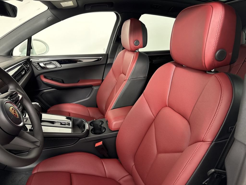 New 2026 Porsche Macan AWD/4WD image 5