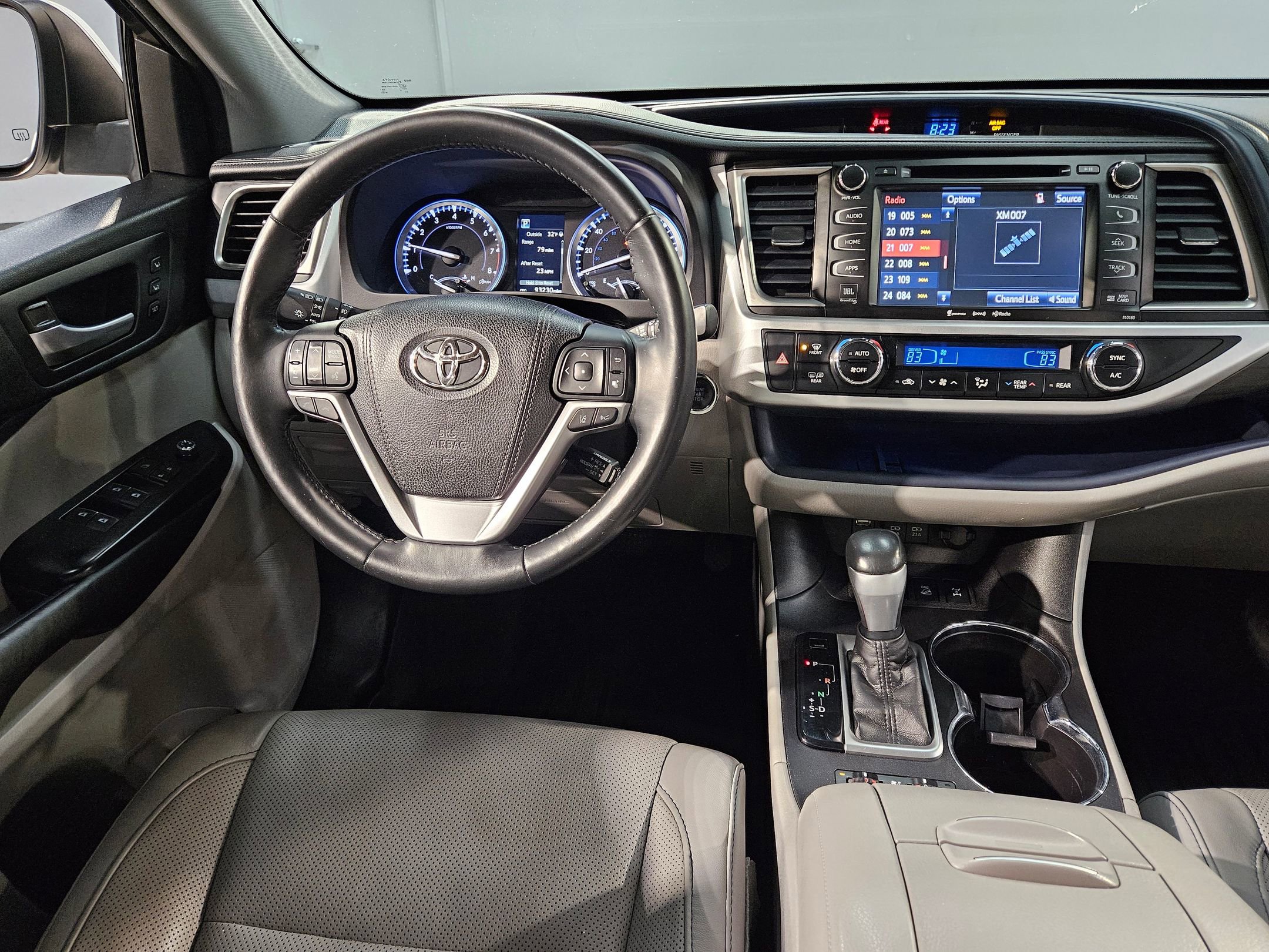 Used 2017 Toyota Highlander Limited Platinum image 9