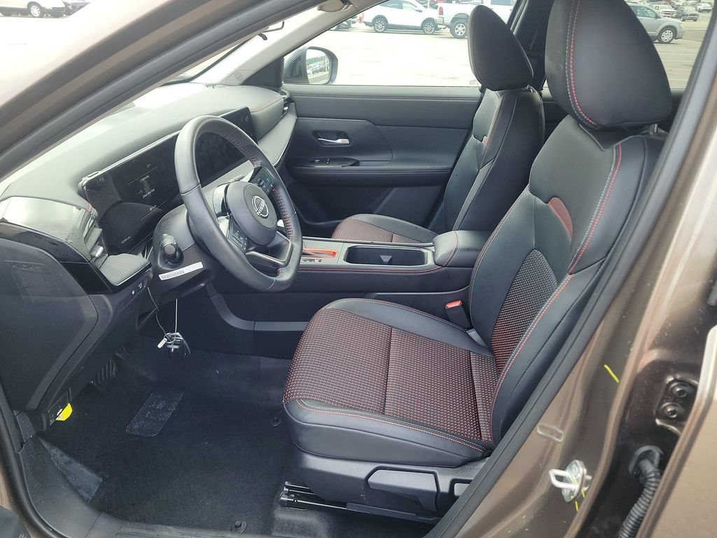 Used 2026 Nissan Kicks SR FWD image 15
