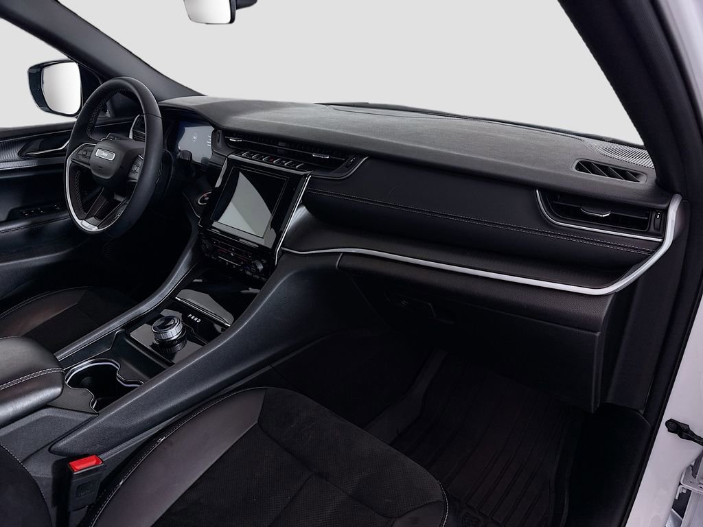 Used 2025 Jeep Grand Cherokee L Altitude image 29