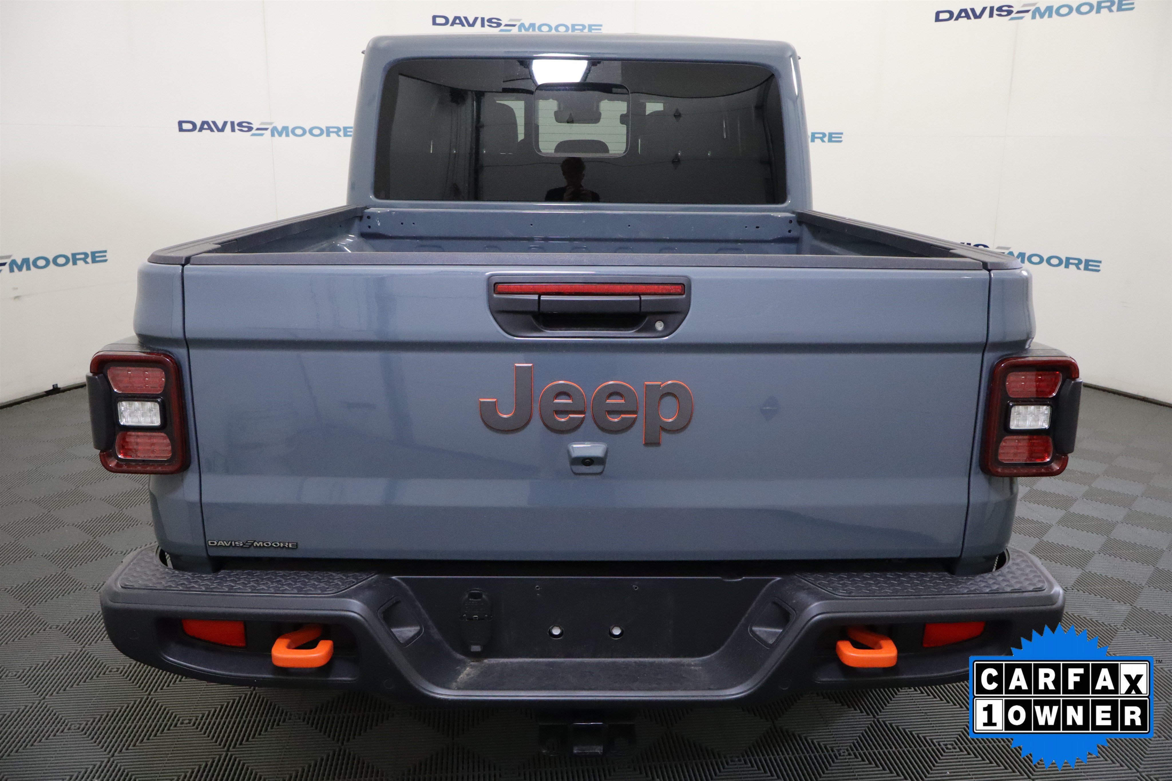 Used 2025 Jeep Gladiator Mojave w/ Safety Group AWD/4WD image 8