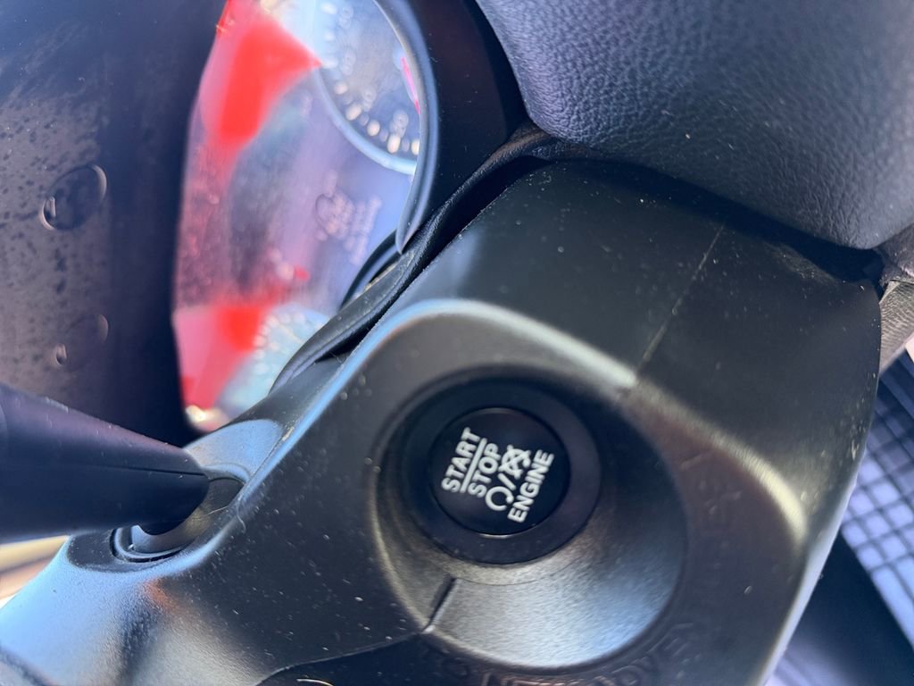 Certified 2021 Jeep Renegade Latitude w/ Sun & Sound Group AWD/4WD image 17