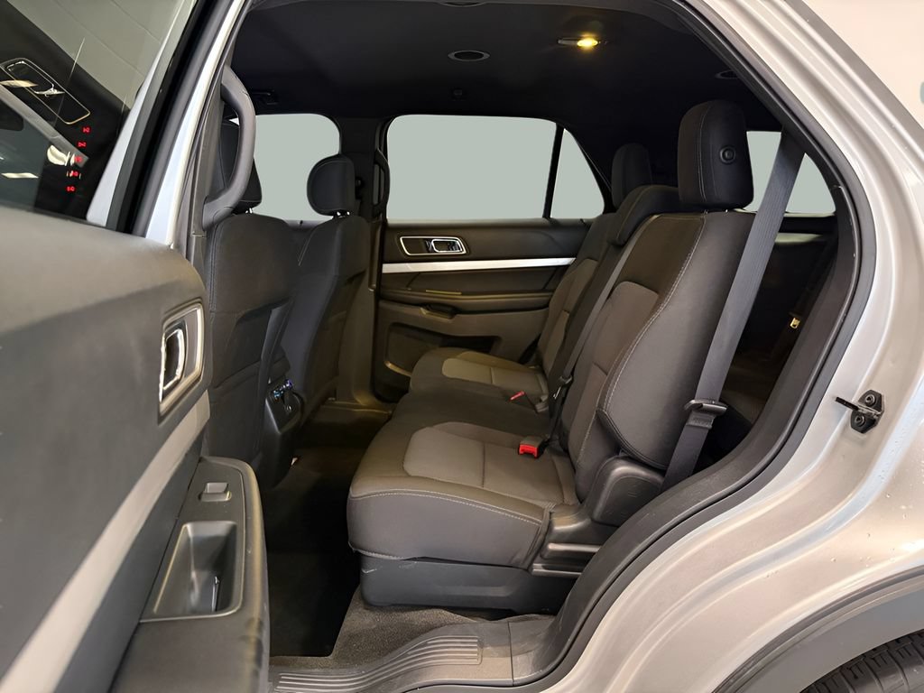 Used 2017 Ford Explorer XLT FWD image 15