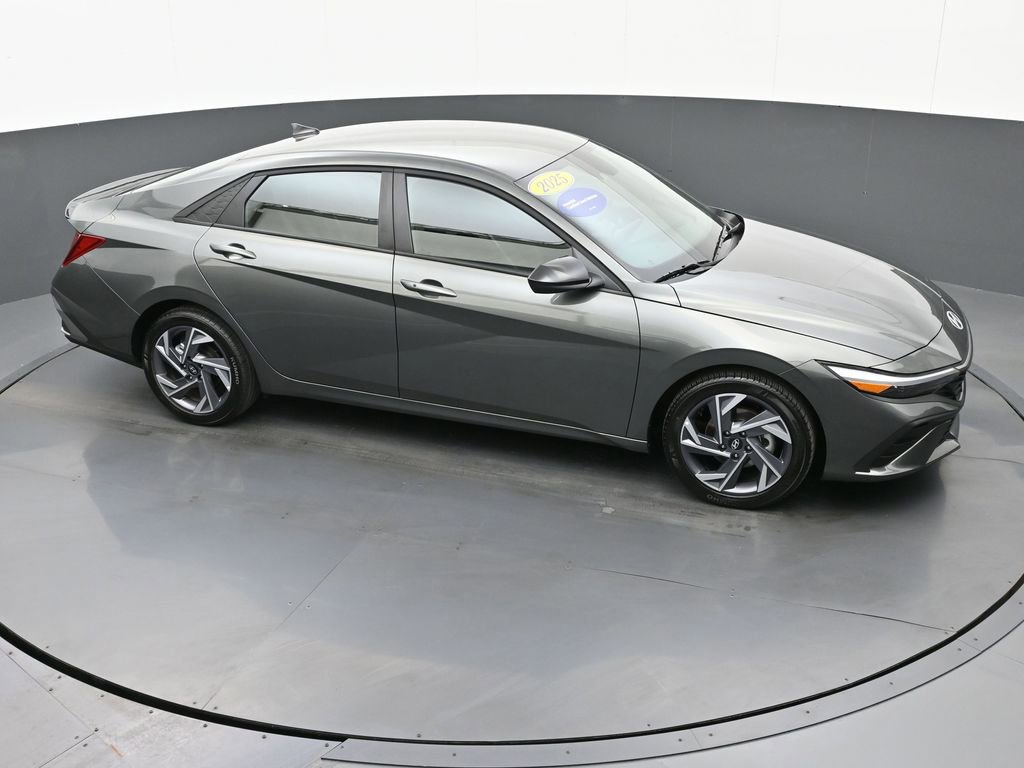 Used 2025 Hyundai Elantra Sport image 38
